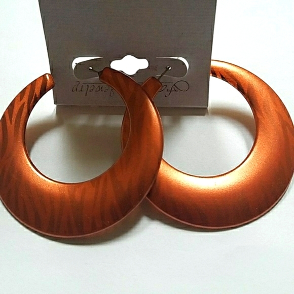NWT Copper and Black Zebra Stripes Hoop Earrings - Picture 2 of 2